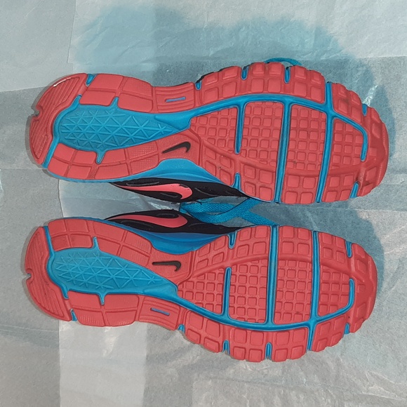 Nike Sneakers Women size 8. - Picture 5 of 8